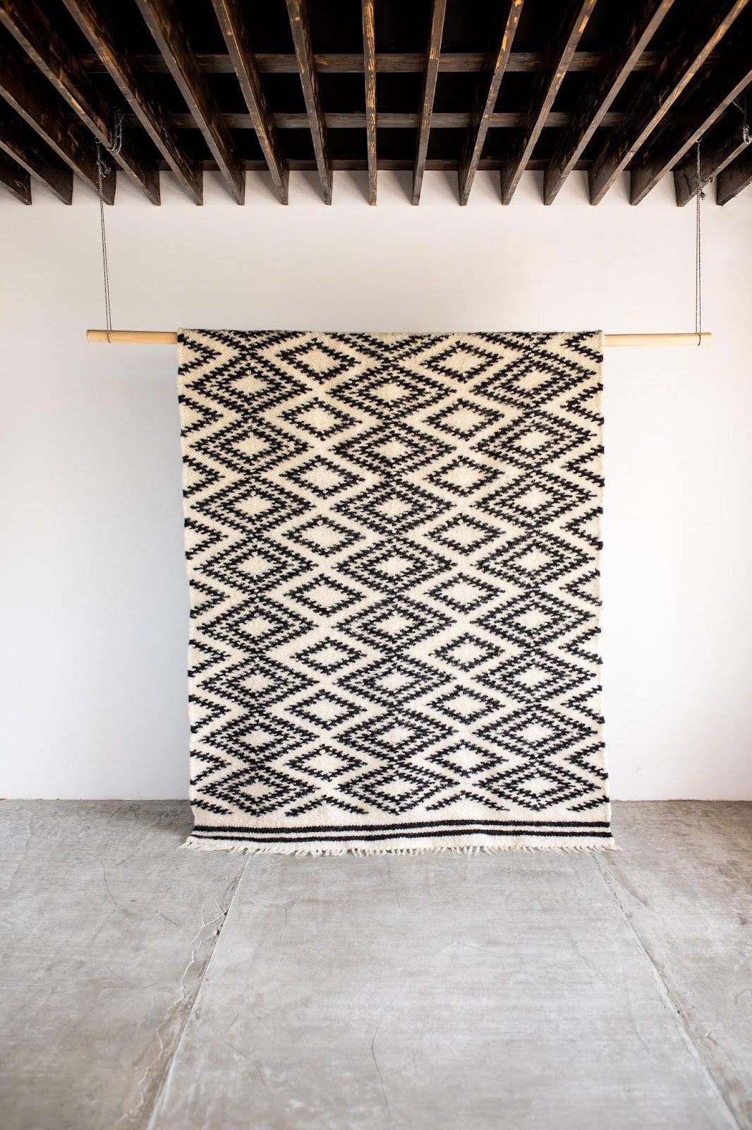 Carpathian Wool Lizhnyk Throw, Spectacled Pattern