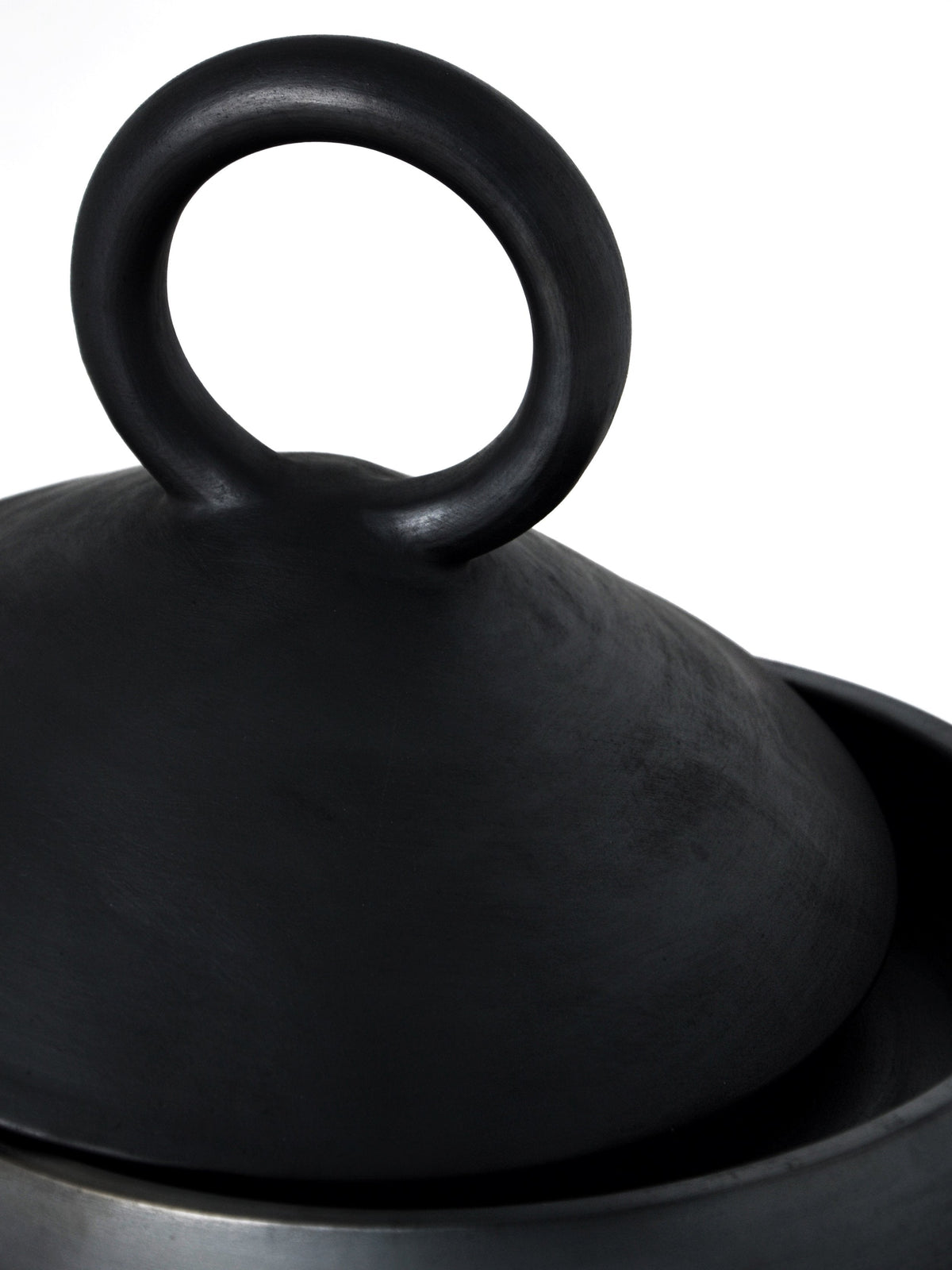 Guculia Shallow Lidded Serving Bowl, Shadow