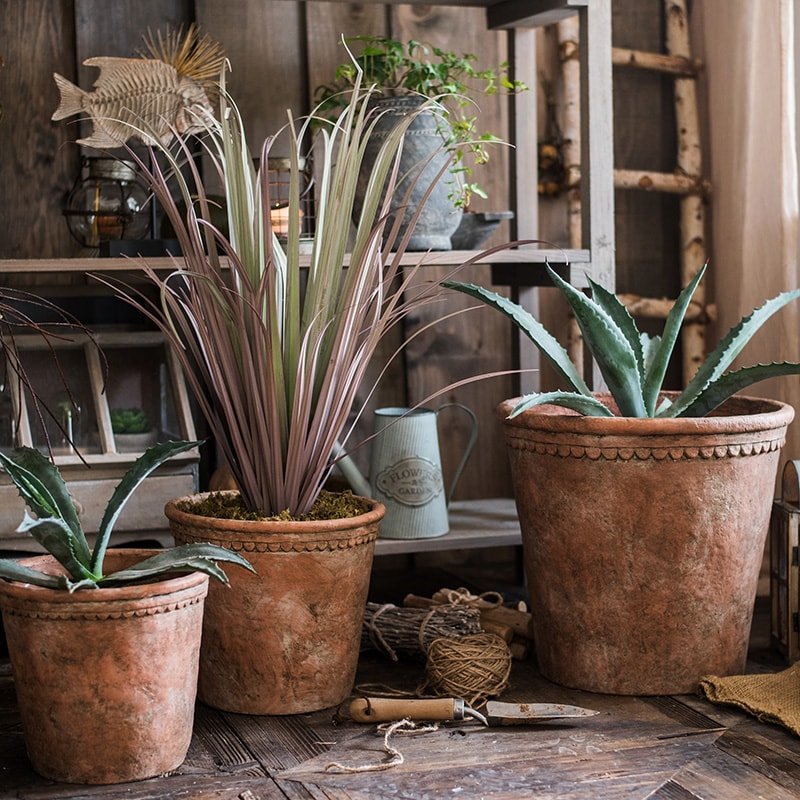 Terracotta Red Concrete Planter, detail view