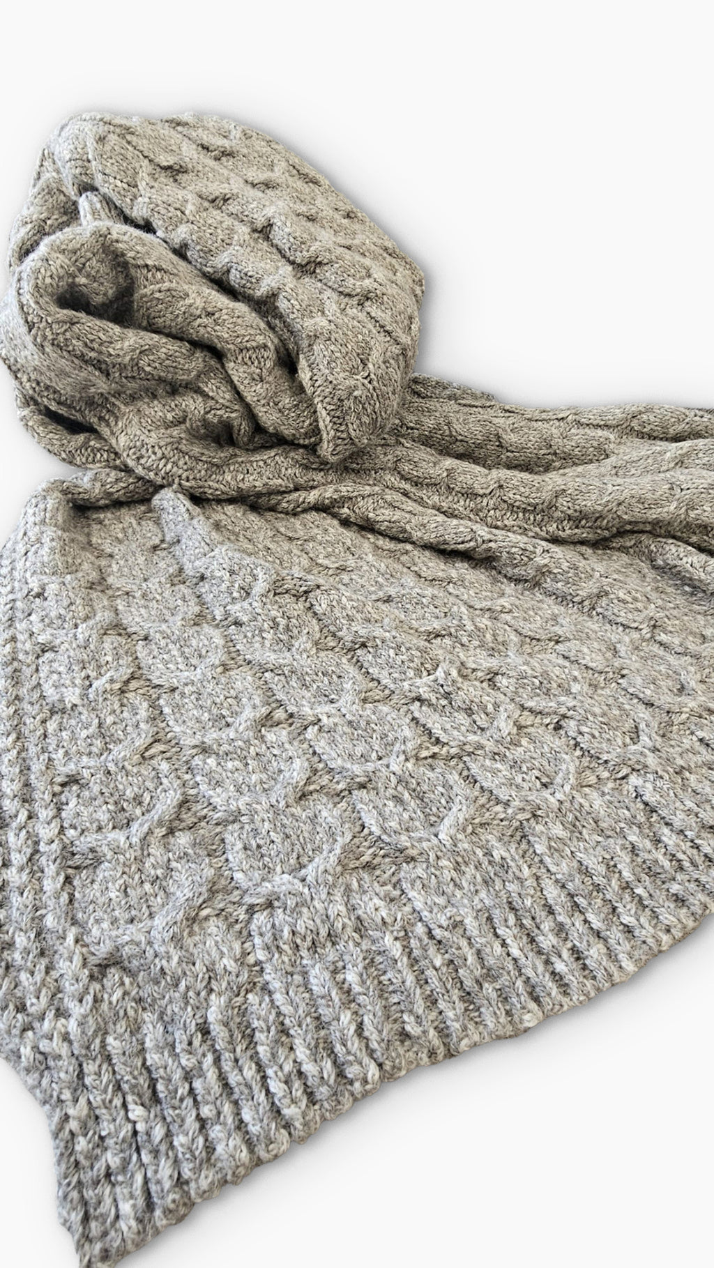 Muru Alpaca Cable Throw, Graphite, detail view