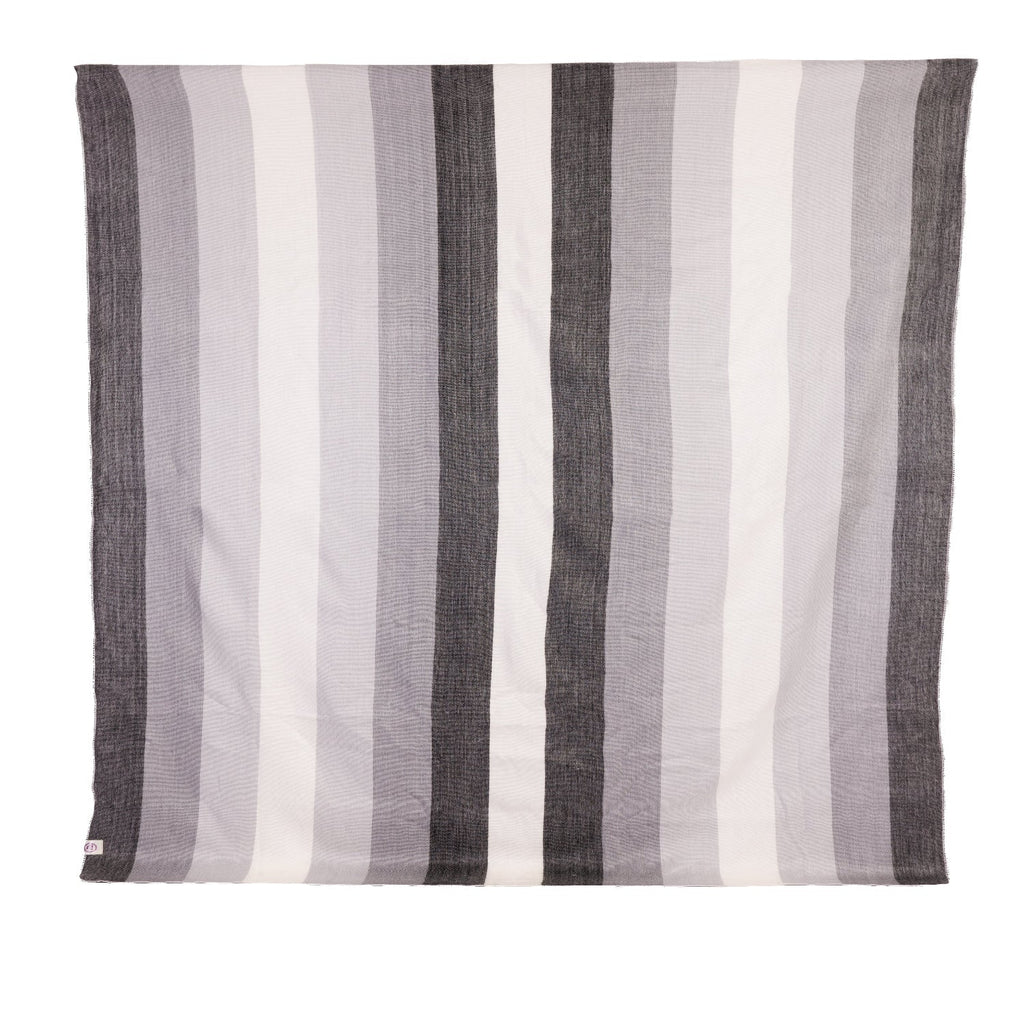 Nawi Alpaca Throw, Black Grays and White, detail view
