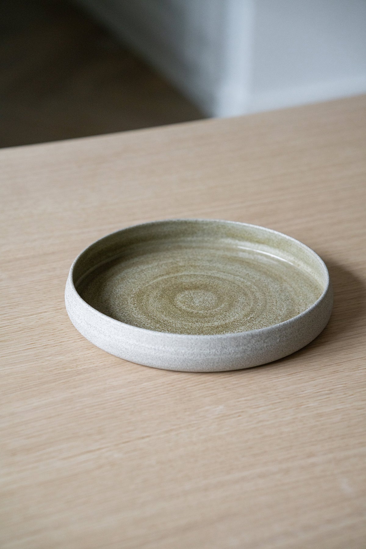 Concrete Stoneware Dinner Plate, High Sides, detail view