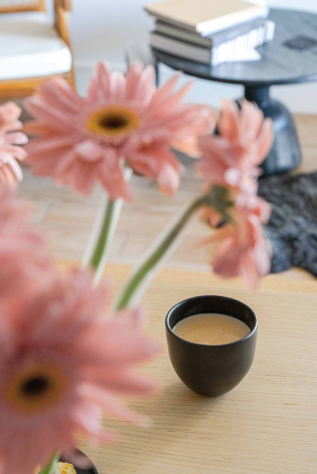 Black Matte Egg-Shape Coffee Cup, detail view