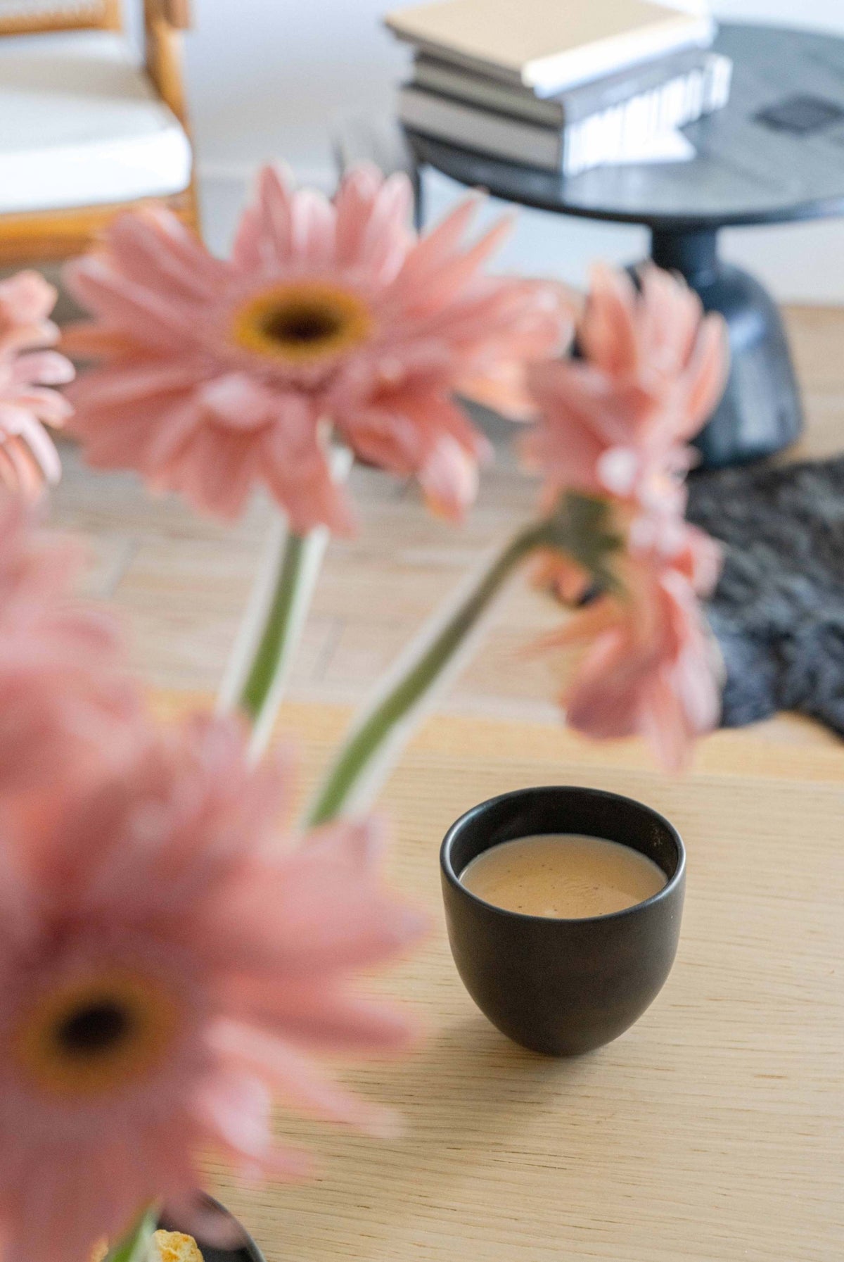 Black Matte Egg-Shape Coffee Cup, detail view
