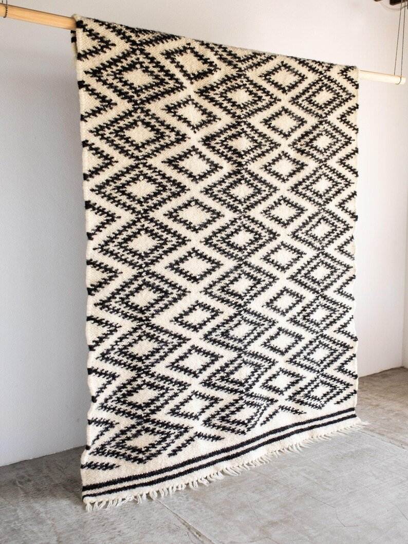 Carpathian Wool Lizhnyk Throw, Spectacled Pattern, view 7