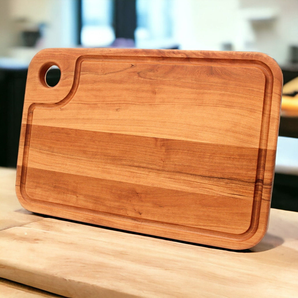 Hardwood Cutting Board with Thumb Hole, detail view