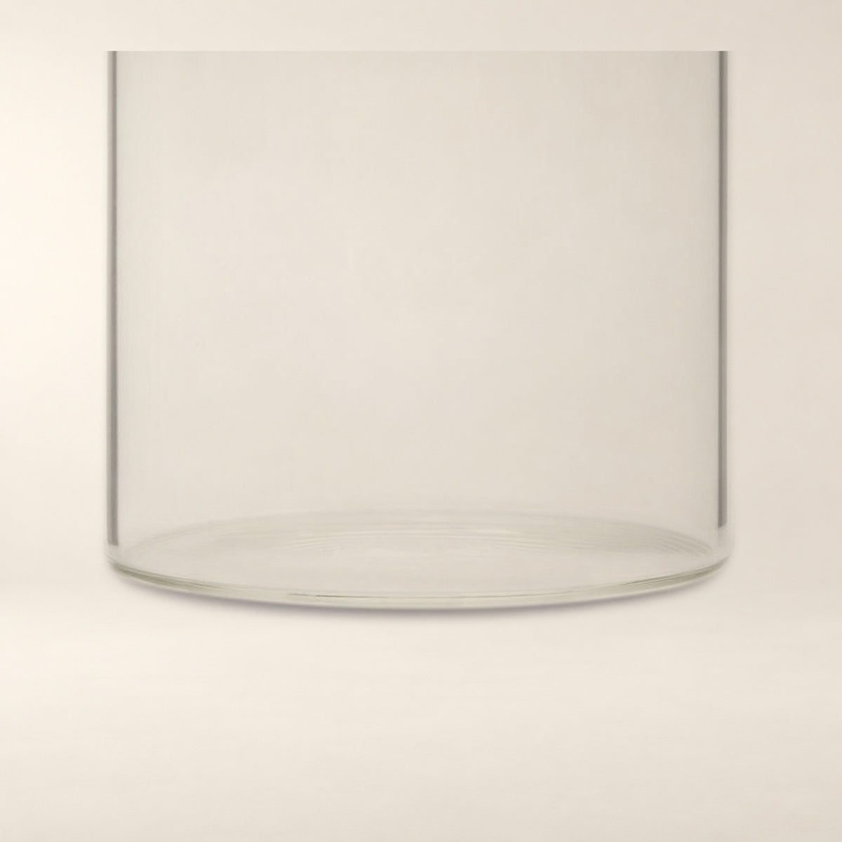 Sora Handblown Glass Cylinder Vase, 7 in close-up of the photographed product details.
